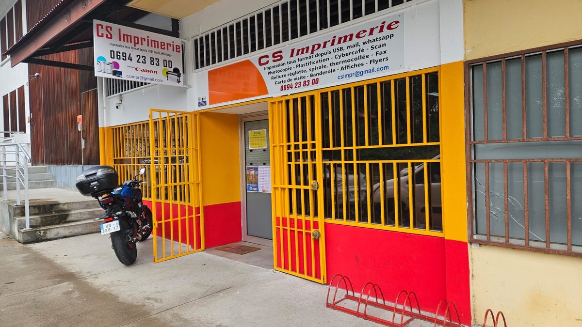 Façade du magasin CS Imprimerie à Cayenne